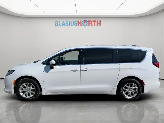Used 2022 White Chrysler LX image 8
