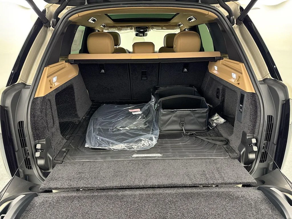 New 2026 Batumi Gold Land Rover SE image 27