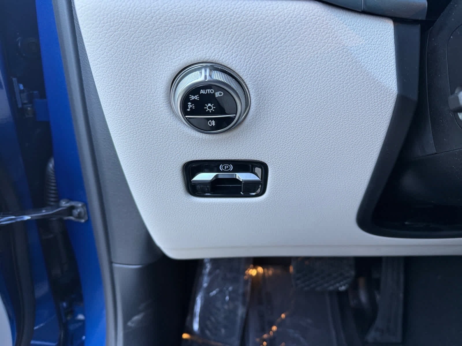 Used 2026 Starling Blue Metallic Mercedes-Benz GLC 300 image 22