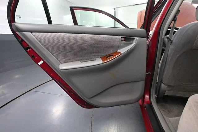 Used 2005 Red Toyota LE image 30