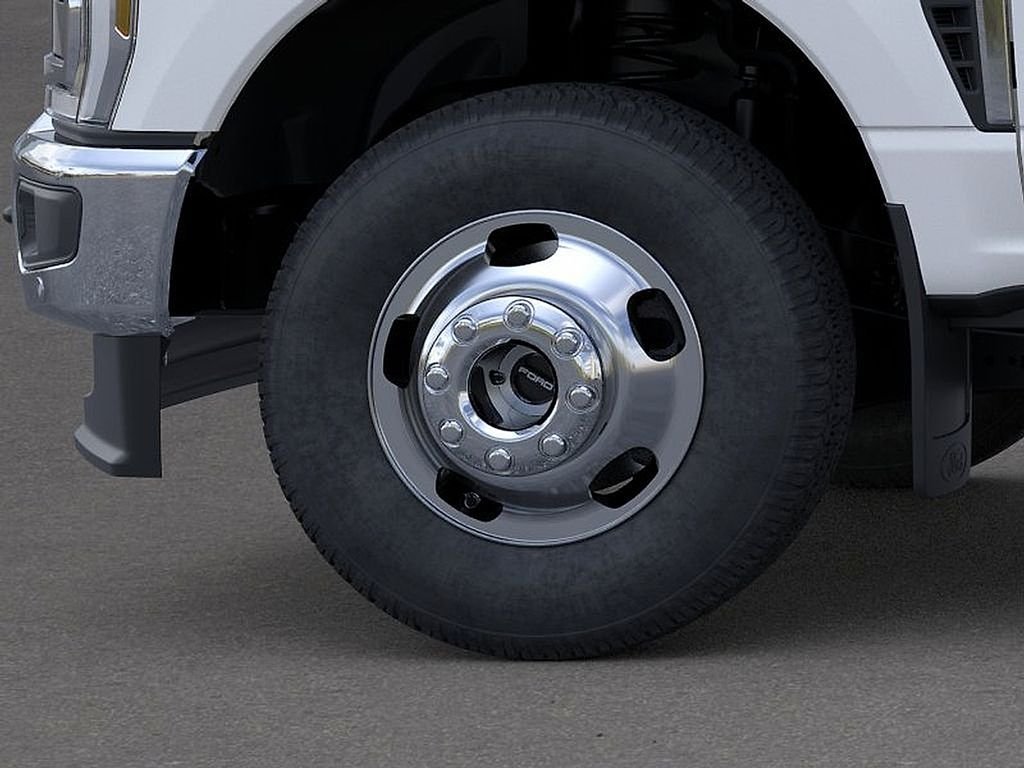 New 2026 Star White Metallic Tri-Coat Ford F-350® Lariat® image 19