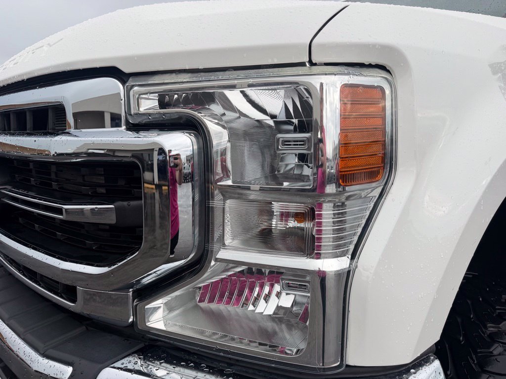 Used 2022 White Ford Lariat image 11