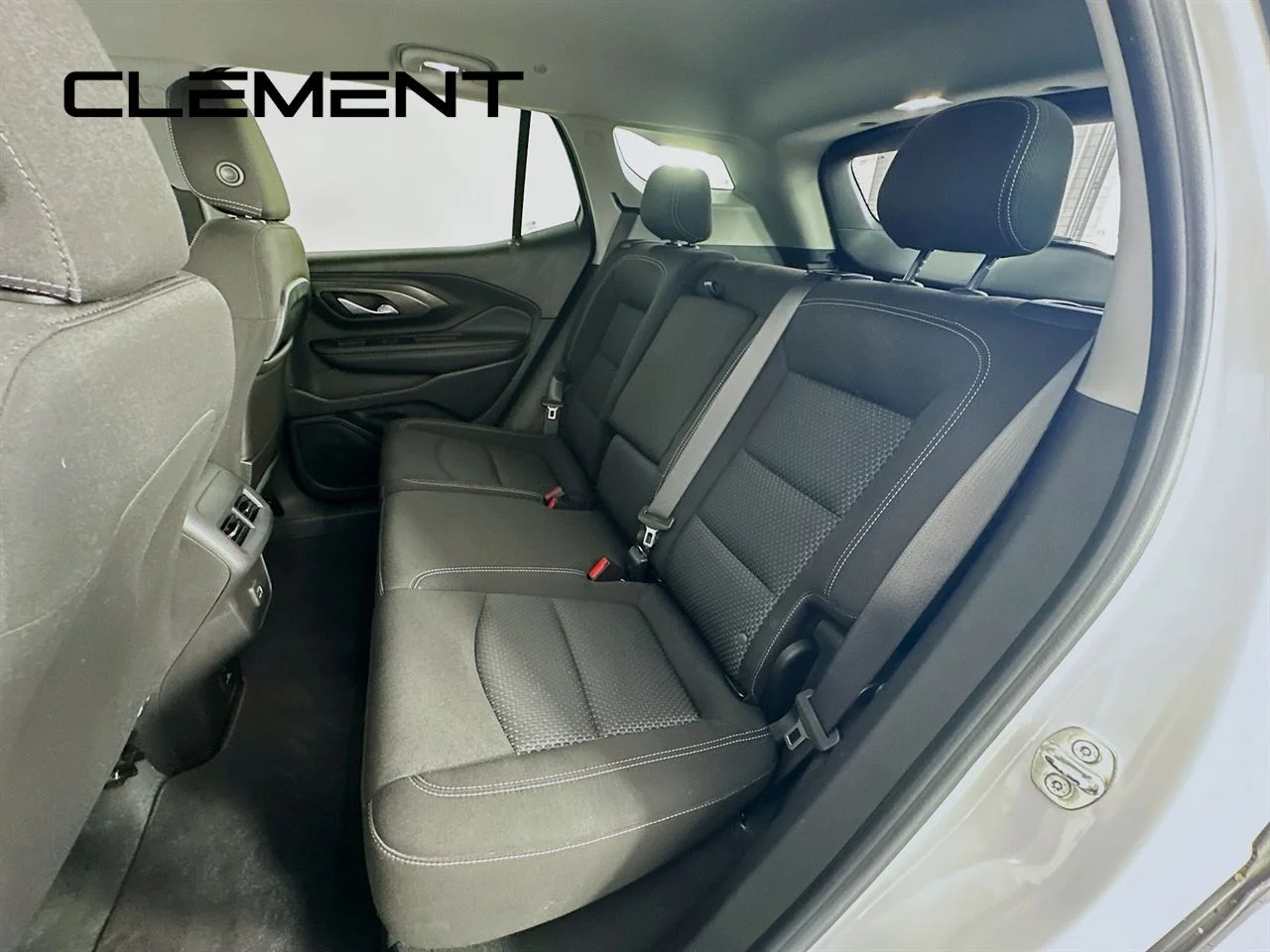 Used 2022 Summit White GMC SLE image 31