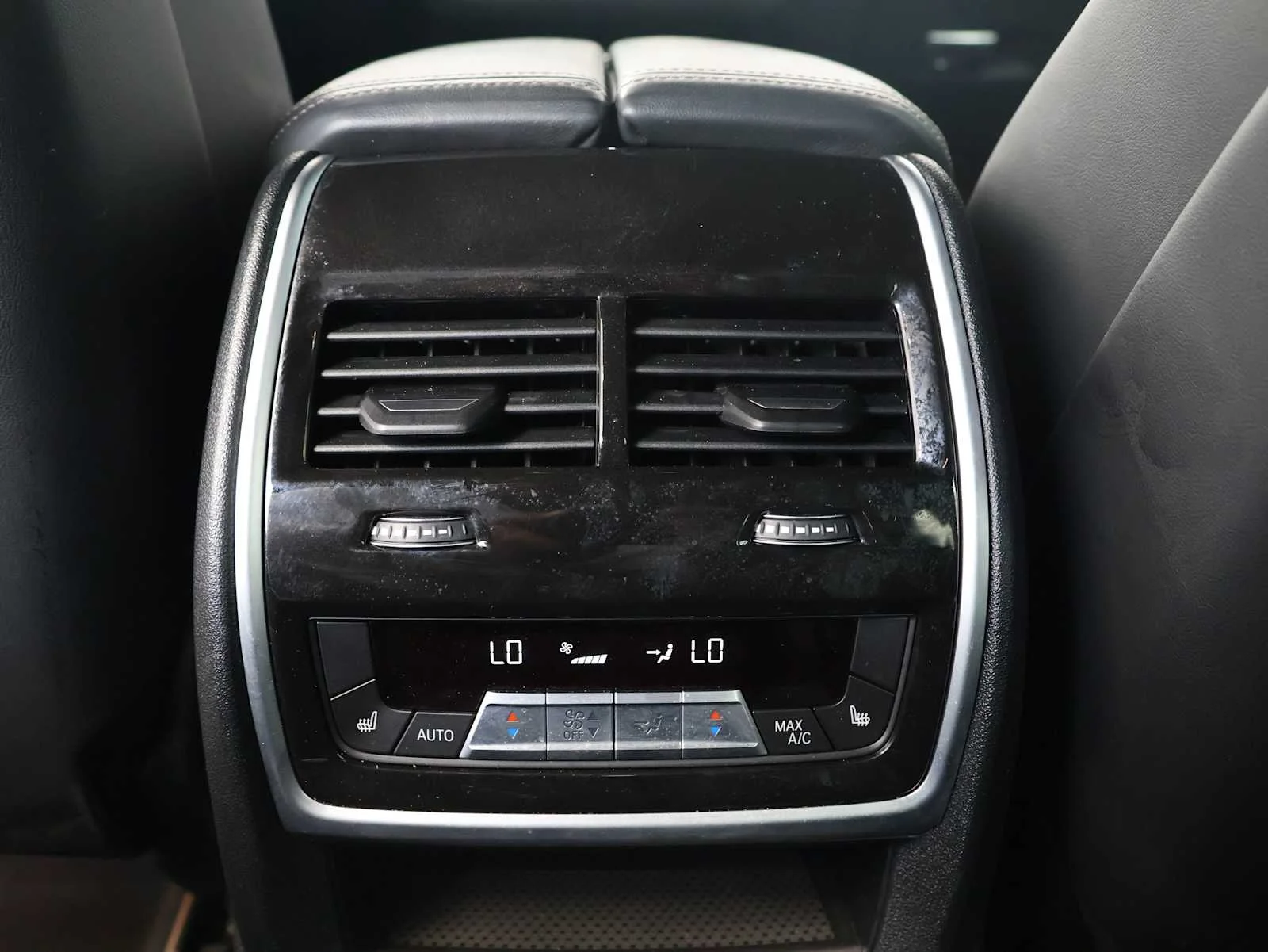 Used 2024 Frozen Pure Grey Metallic BMW M60i image 27