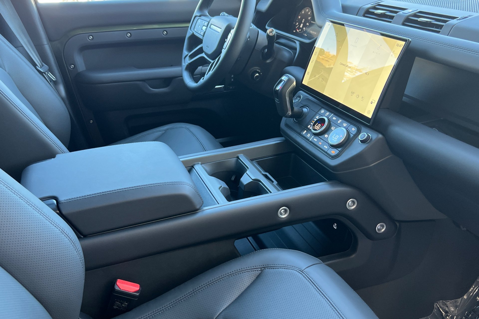 New 2026 Woolstone Green Land Rover X-Dynamic SE image 18
