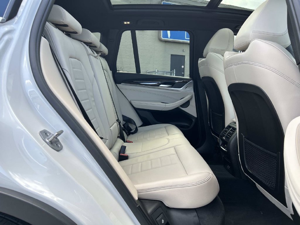 Used 2021 White BMW xDrive30i image 19