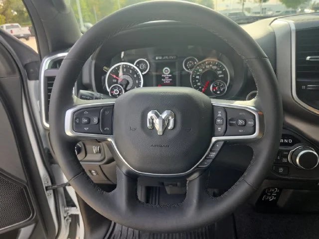 Used 2025 White Ram Big Horn/Lone Star image 15