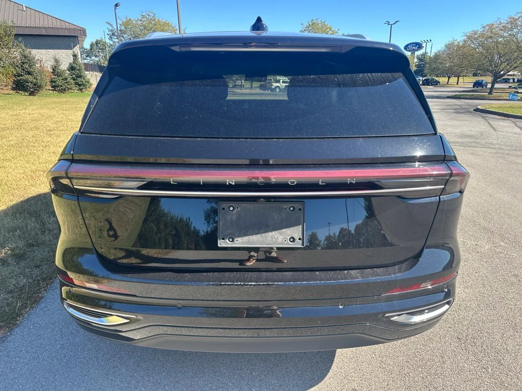 Used 2024 Black Lincoln Reserve image 6