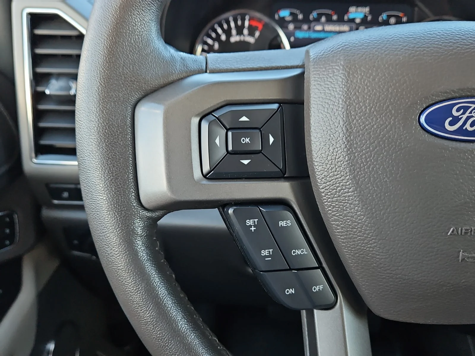 Used 2020 Magnetic Metallic - J7 Ford XLT MAX image 18