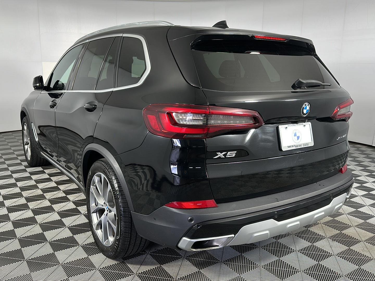 Used 2023 Jet Black BMW xDrive40i image 25
