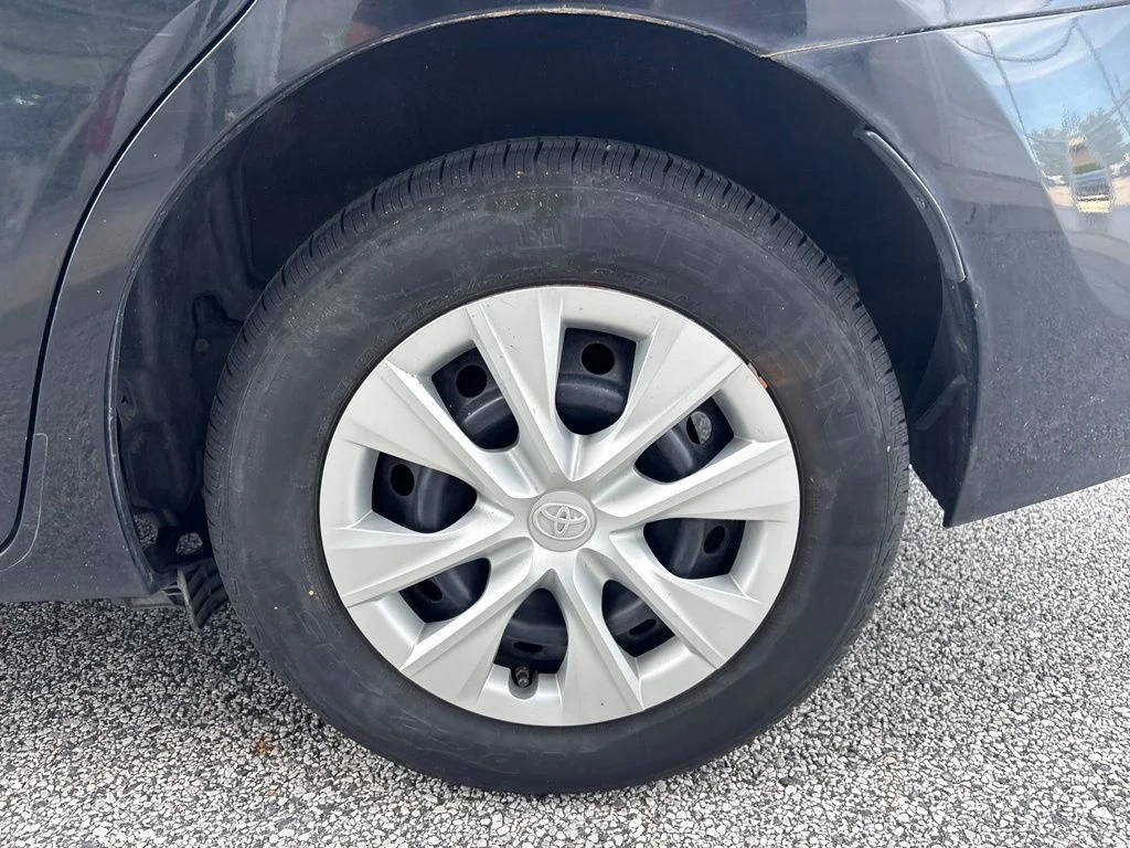 Used 2016 Black Toyota L image 24