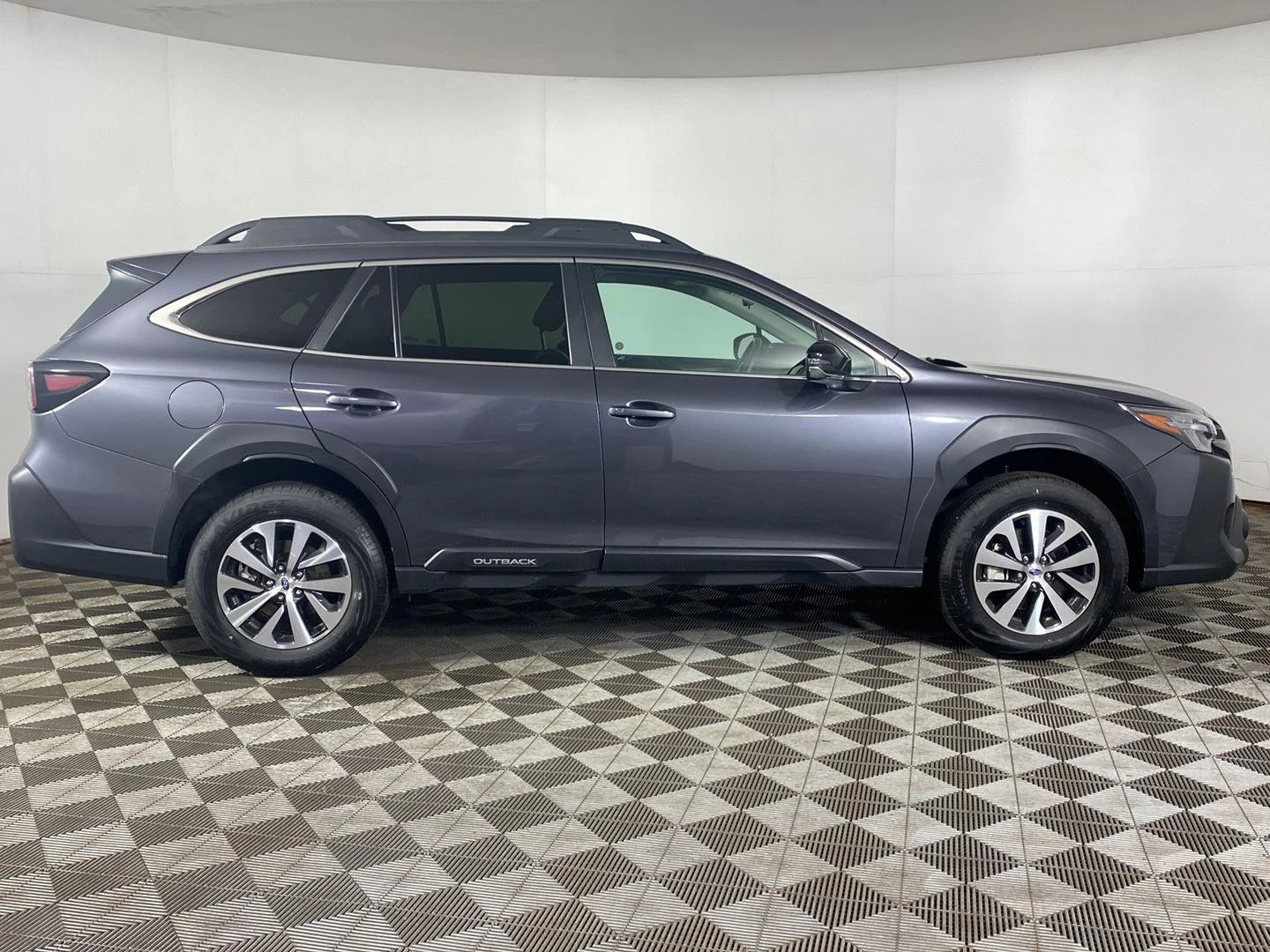 Used 2025 Magnetite Gray Metallic Subaru Premium image 4