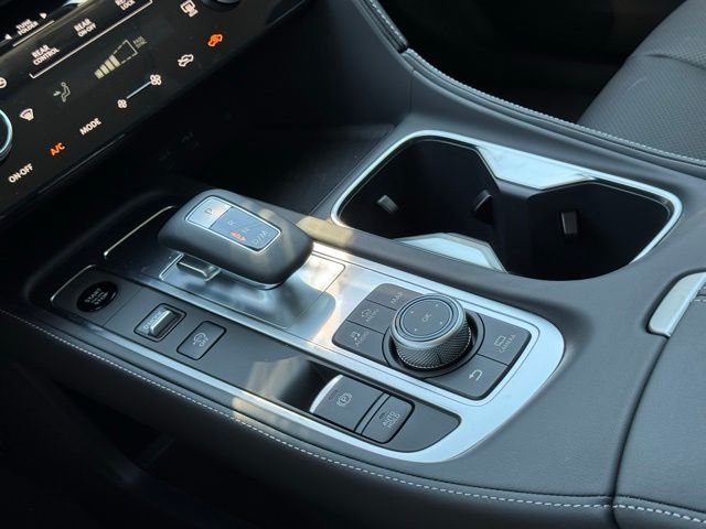 New 2026 Radiant White INFINITI LUXE image 34