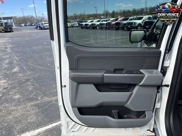 New 2025 Oxford White Ford XLT image 30