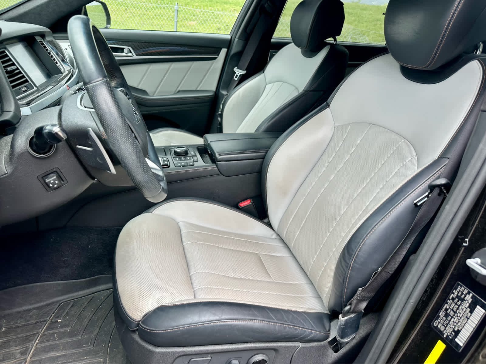 Used 2019 Victoria Black Genesis 3.3T Sport image 12