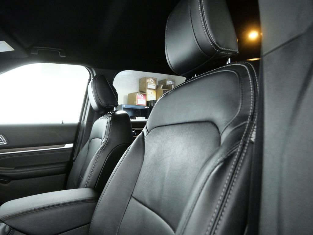Used 2018 White Ford Limited image 12