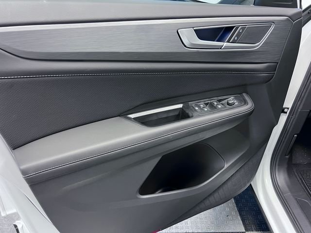 New 2026 White Volkswagen SE image 7