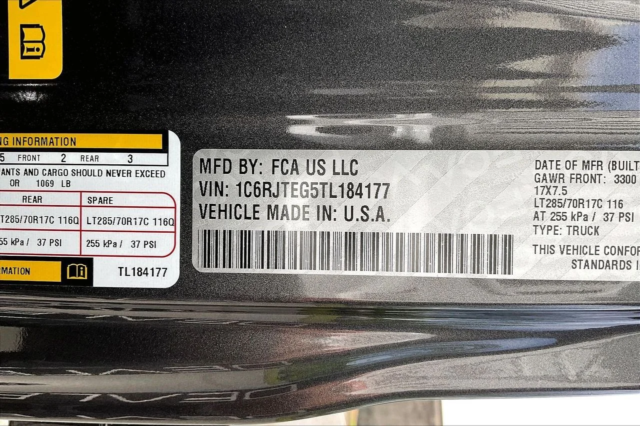 New 2026 Granite Crystal Metallic Clearcoat Jeep Mojave image 35