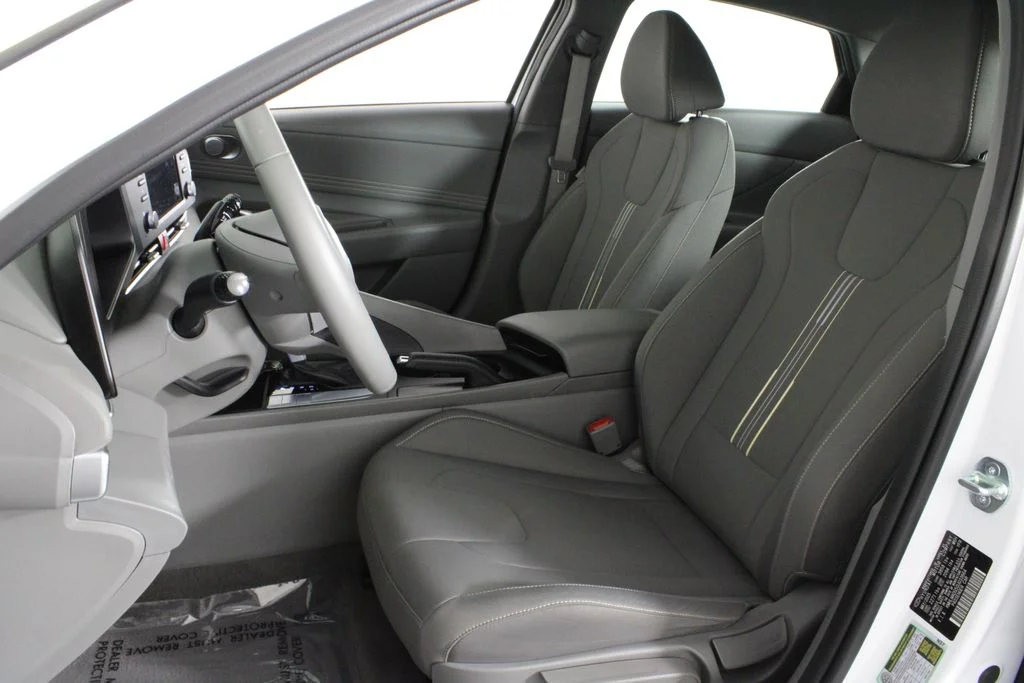 Used 2025 White Hyundai SEL Sport image 20