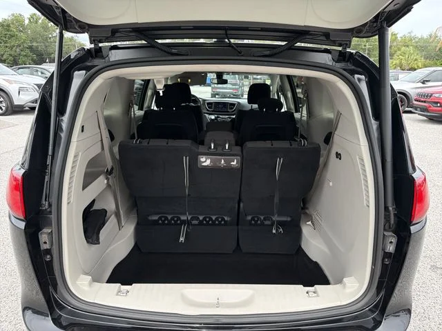 Used 2018 Black Chrysler Touring Plus image 10