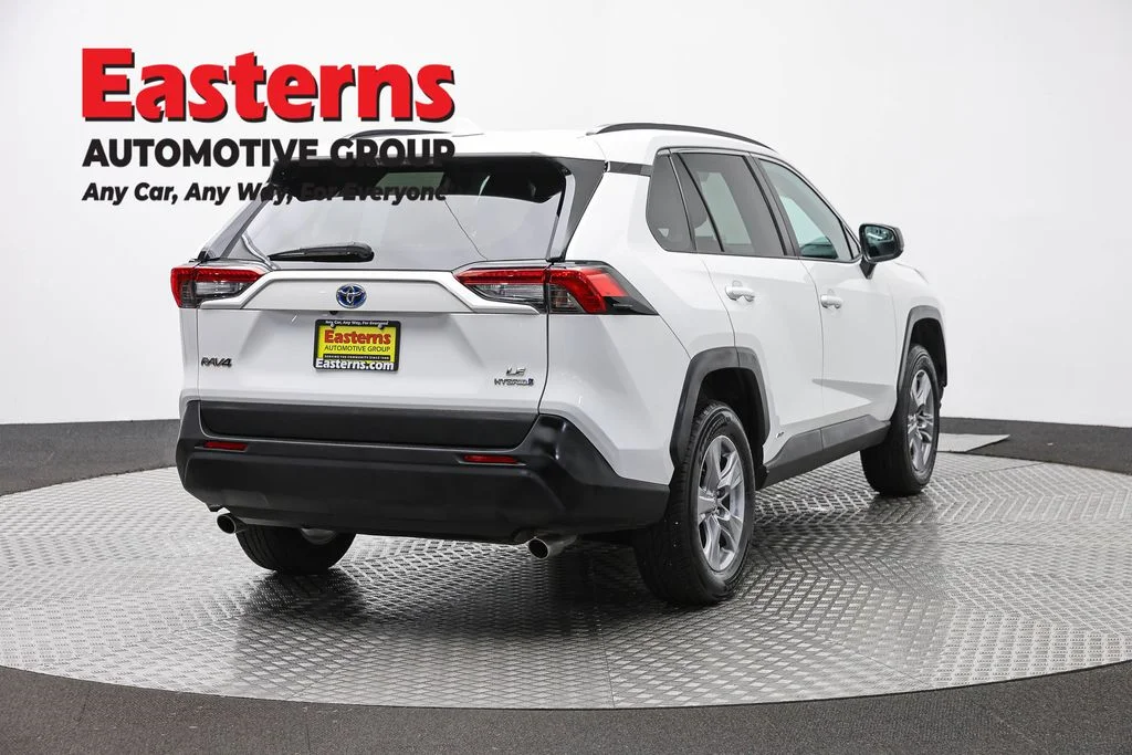 Used 2022 White Toyota LE image 5
