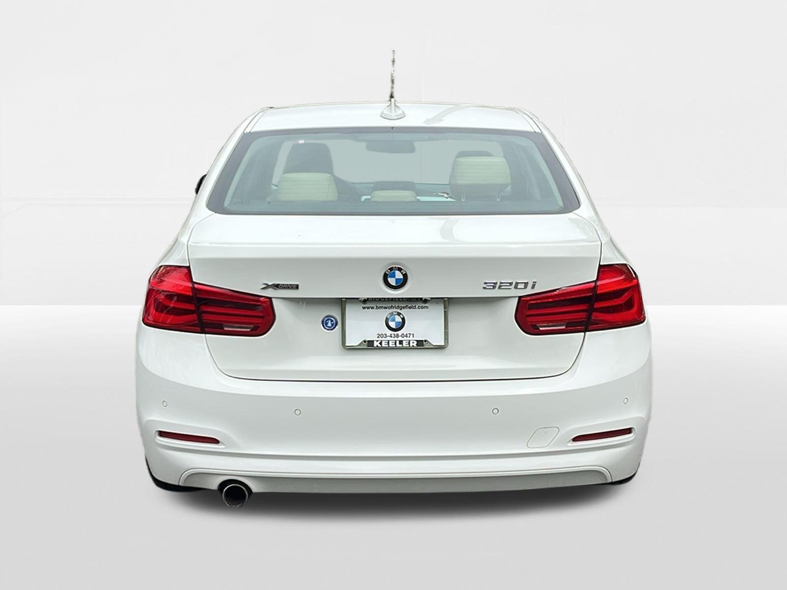 Used 2018 Alpine White BMW 320i xDrive image 5