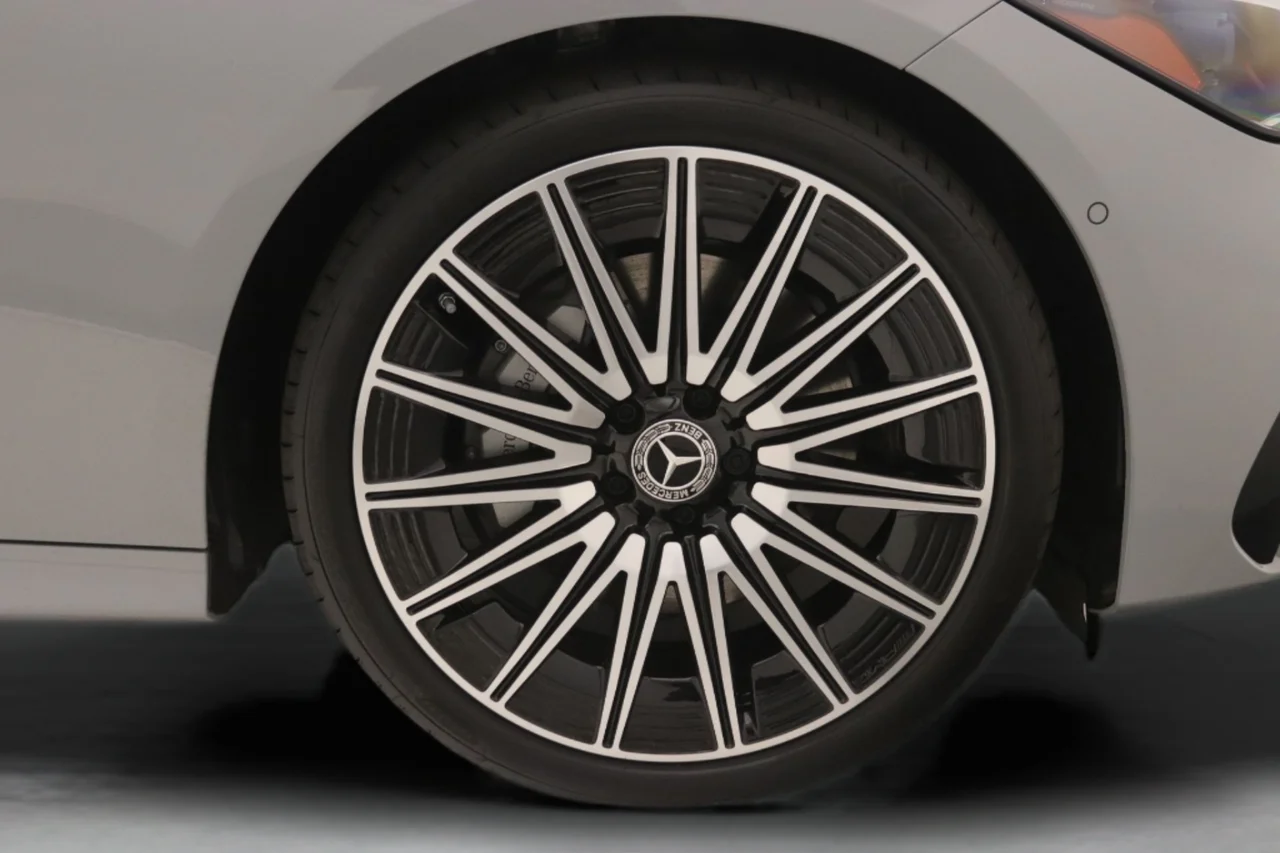 New 2026 MANUFAKTUR Alpine Grey Mercedes-Benz CLE 300 4MATIC® image 10