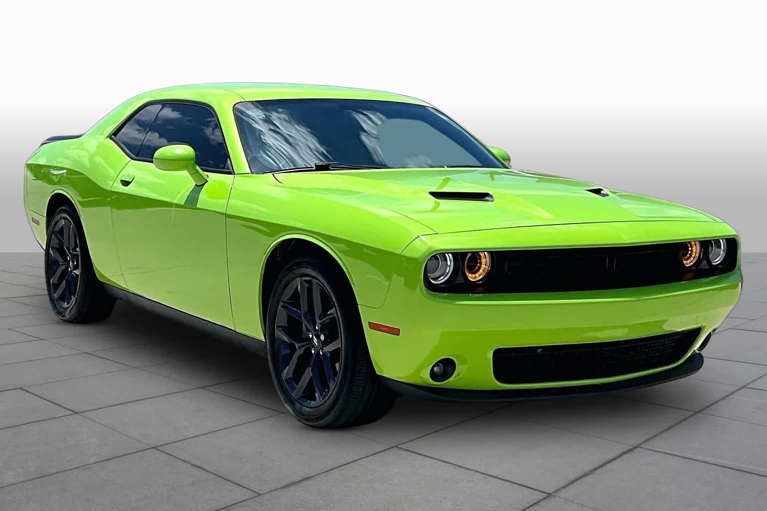 Used 2023 Sublime Metallic Clearcoat Dodge SXT image 3