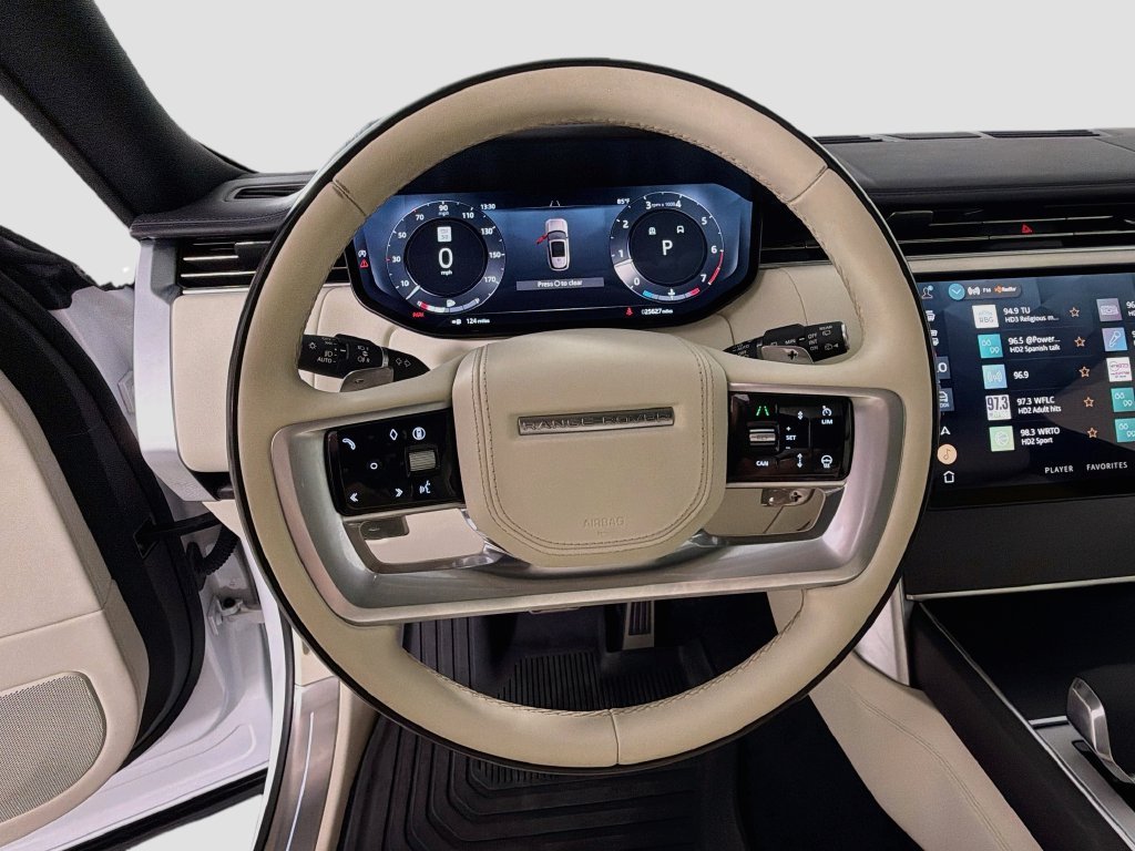 Used 2024 White Land Rover SE image 11