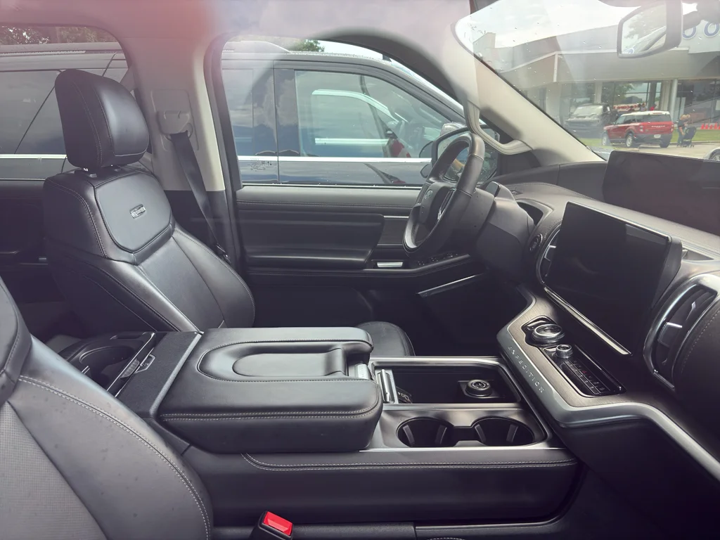 Used 2025 Agate Black Metallic Ford Platinum image 3
