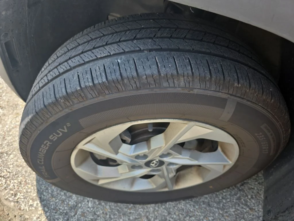 Used 2022 Gray Hyundai SE image 9