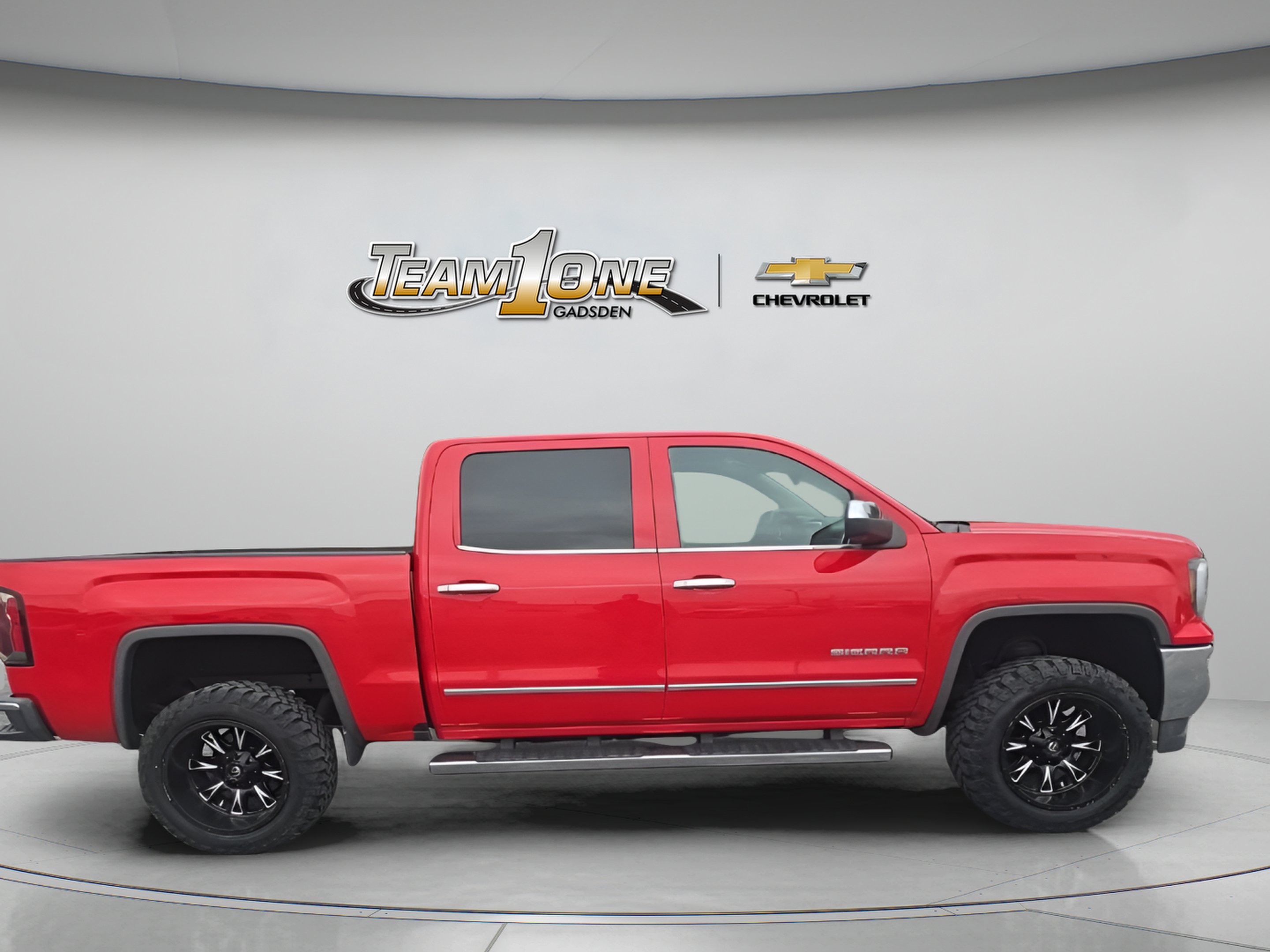 Used 2017 CARDINAL RED GMC SLT image 8