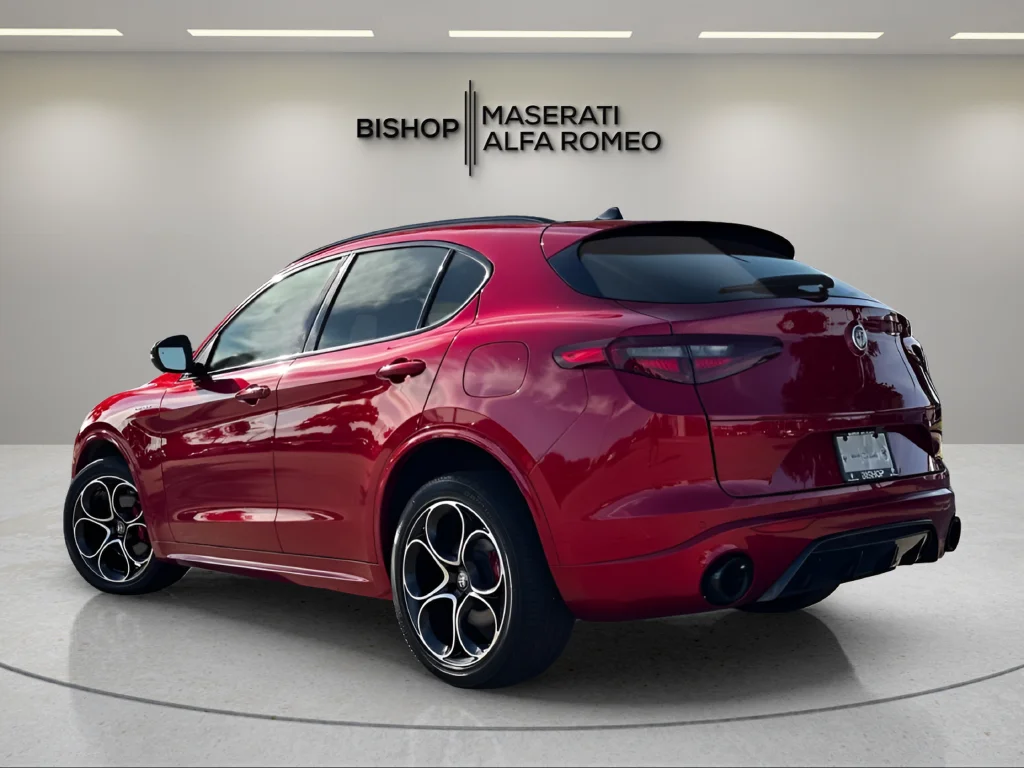 Used 2023 Red Alfa Romeo Veloce image 3