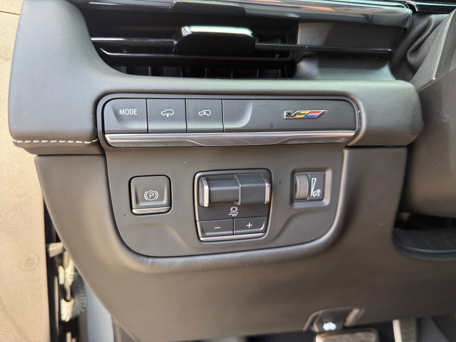 Used 2023 Argent Silver Metallic Cadillac AWD V-Series image 26
