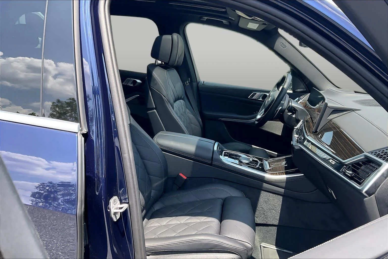 Used 2026 Tanzanite Blue II Metallic BMW xDrive40i image 8