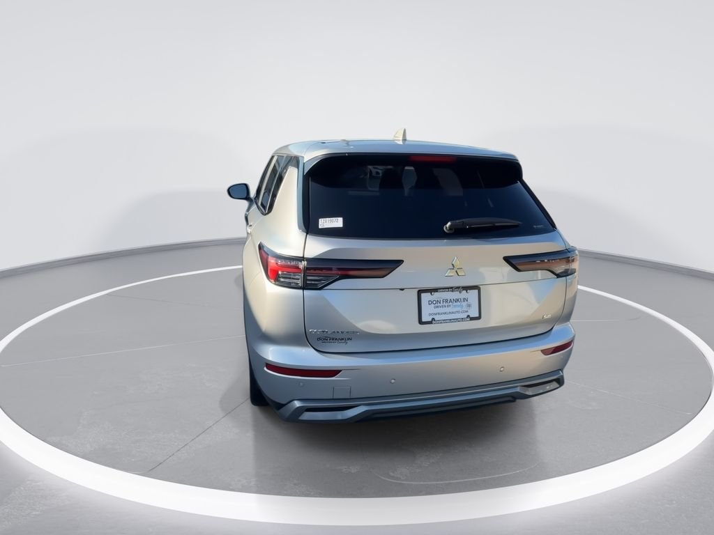 New 2026 Silver Mitsubishi SE image 7