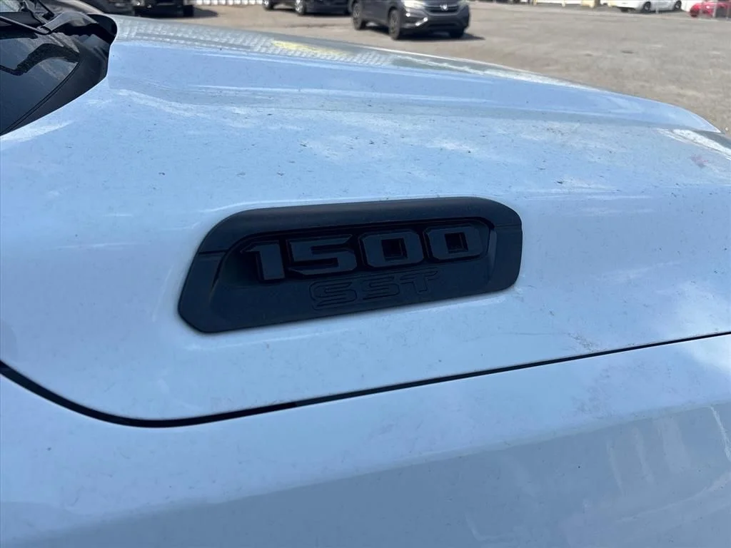 Used 2025 White Ram Big Horn/Lone Star image 6