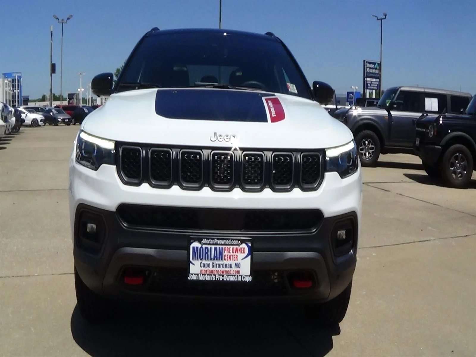 Certified Used 2024 Bright White Clear Coat (pw7) Jeep Trailhawk image 3