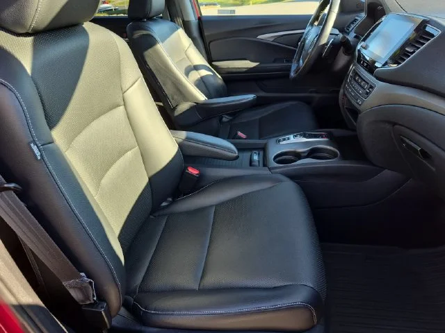 Used 2023 Red Honda RTL image 33