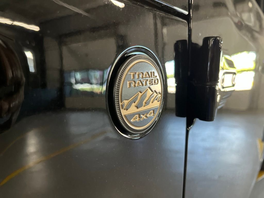 New 2026 Black Clear-Coat Exterior Paint Jeep 85th Anniversary Edition image 9