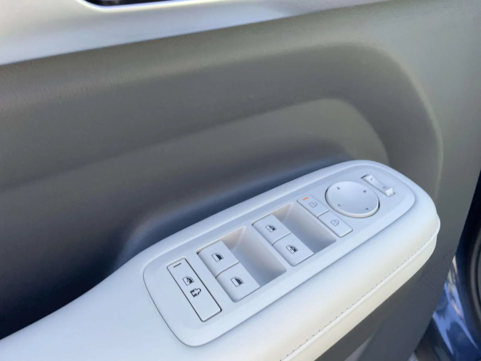 Used 2026 Atlantis Blue Hyundai SEL image 6