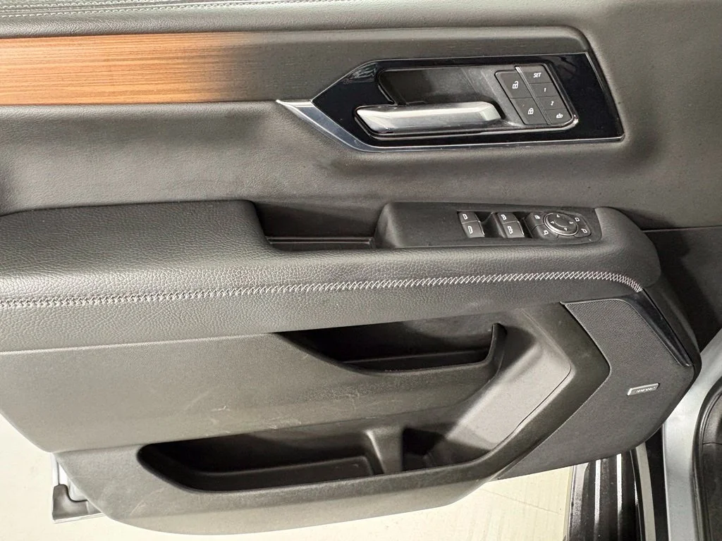 Used 2025 Silver GMC Denali image 23