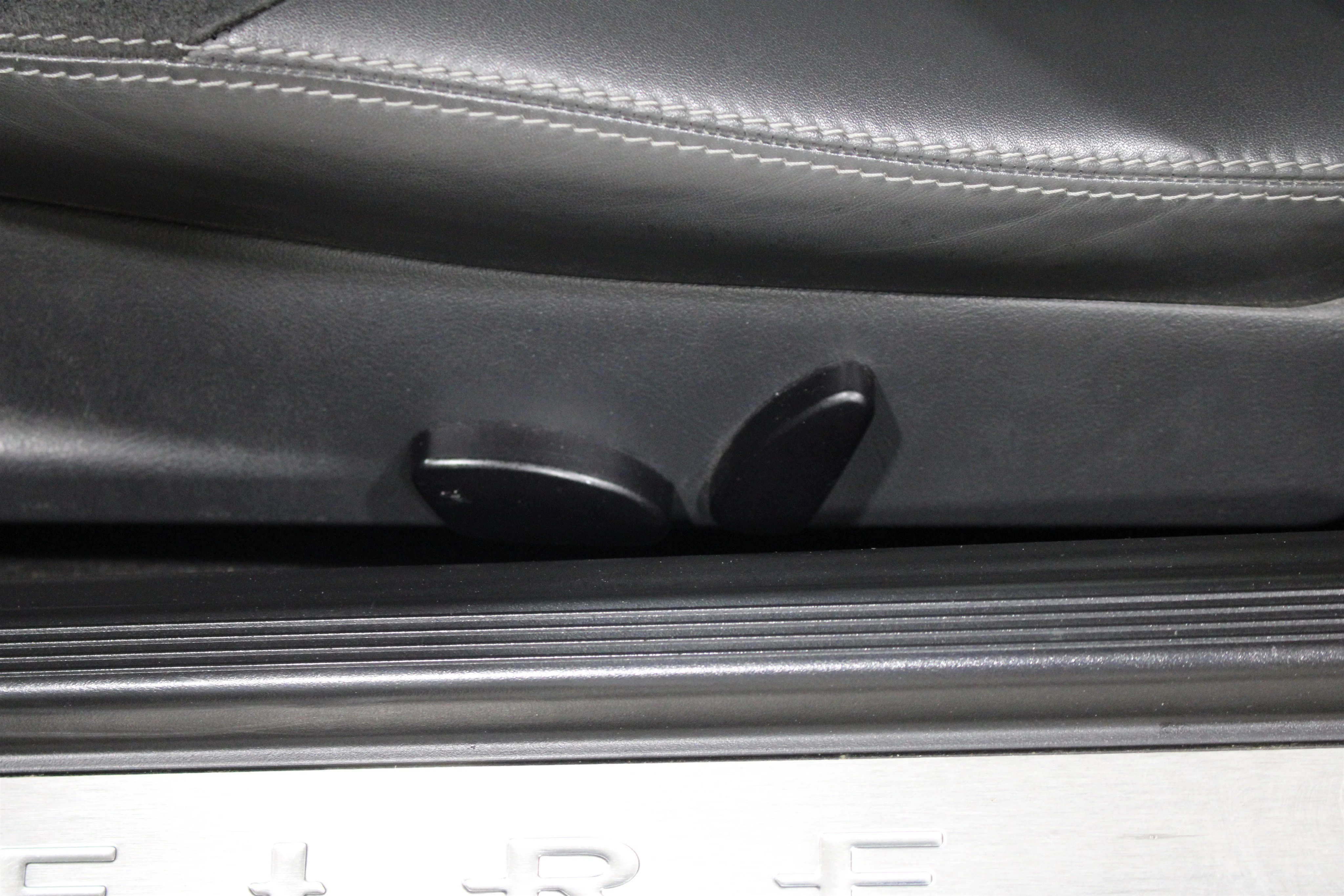 Used 2005 Black Chrysler SRT6 image 5