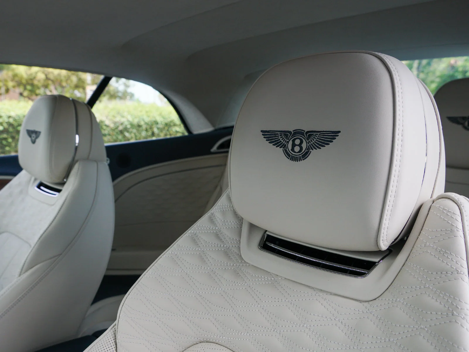 New 2026 Dark Sapphire Bentley GTC S image 23