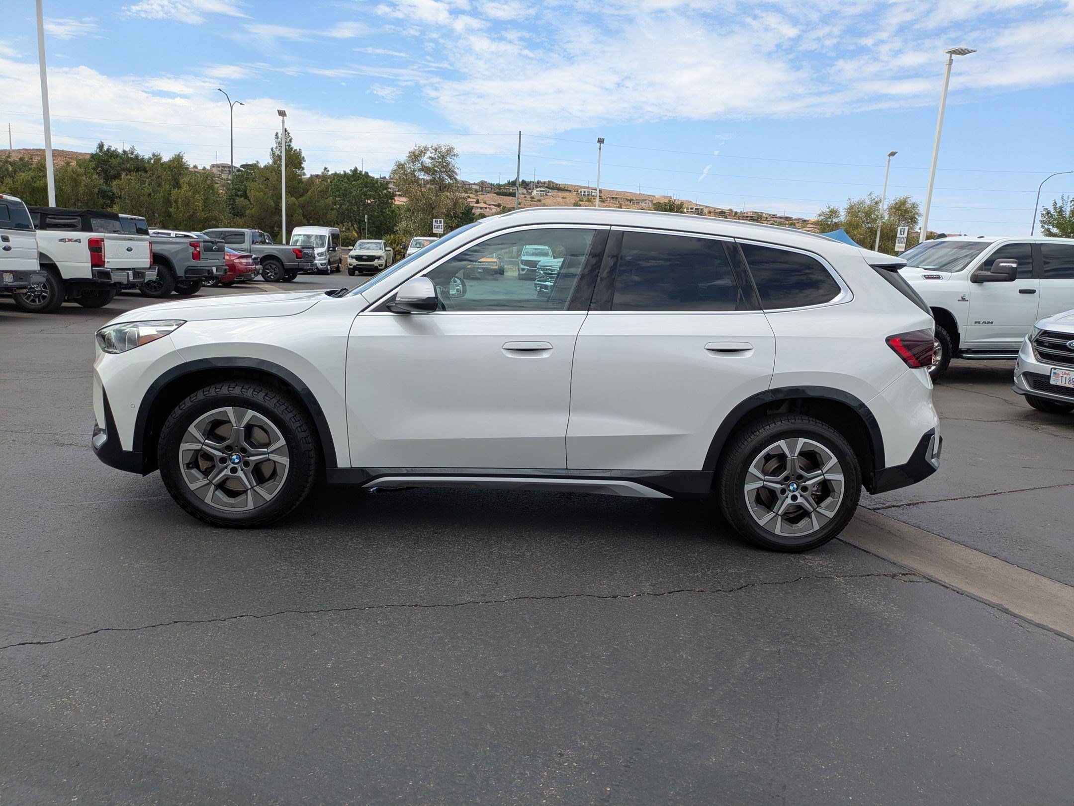 Used 2024 Mineral White Metallic BMW xDrive28i image 6