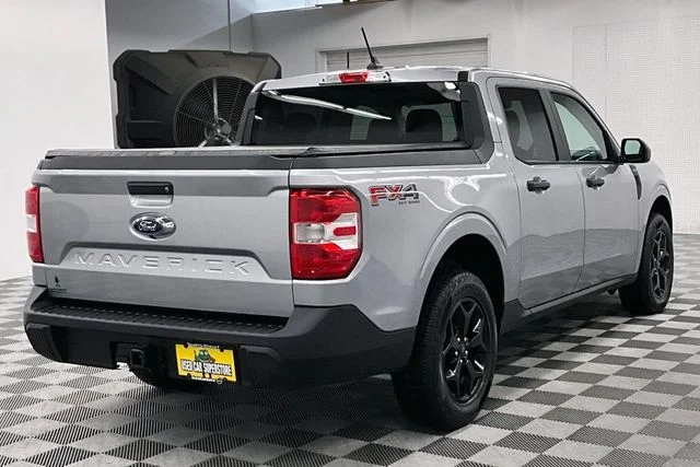 Used 2024 Iconic Silver Metallic Ford XLT image 12