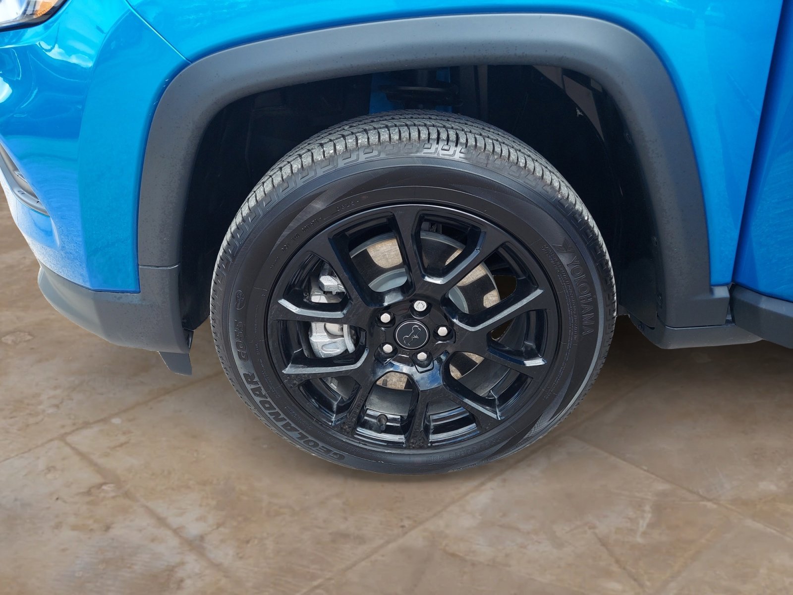 New 2026 Hydro Blue Pearlcoat Jeep Latitude Altitude image 29