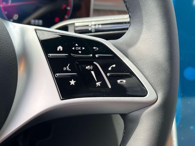 New 2027 Polar White Mercedes-Benz GLC 300 image 23