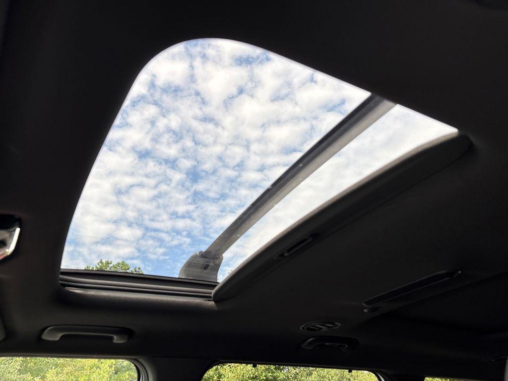 New 2027 Glacial White Pearl Kia SX image 24