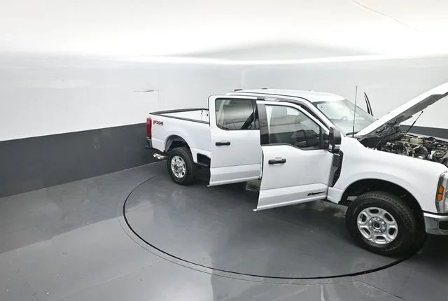 New 2026 Oxford White Ford F-350® XLT image 39